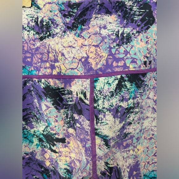 Reversible Ivivva Leggings​ - Picture 8 of 9